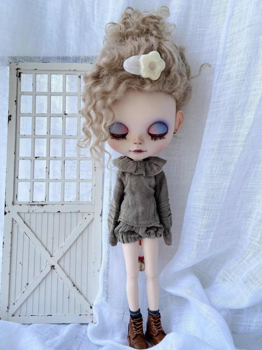 Retro Linen Ruffle Blythe Outfit Front View | ToastDoll