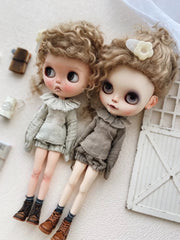 Retro Linen Ruffle Blythe Full Body View | ToastDoll