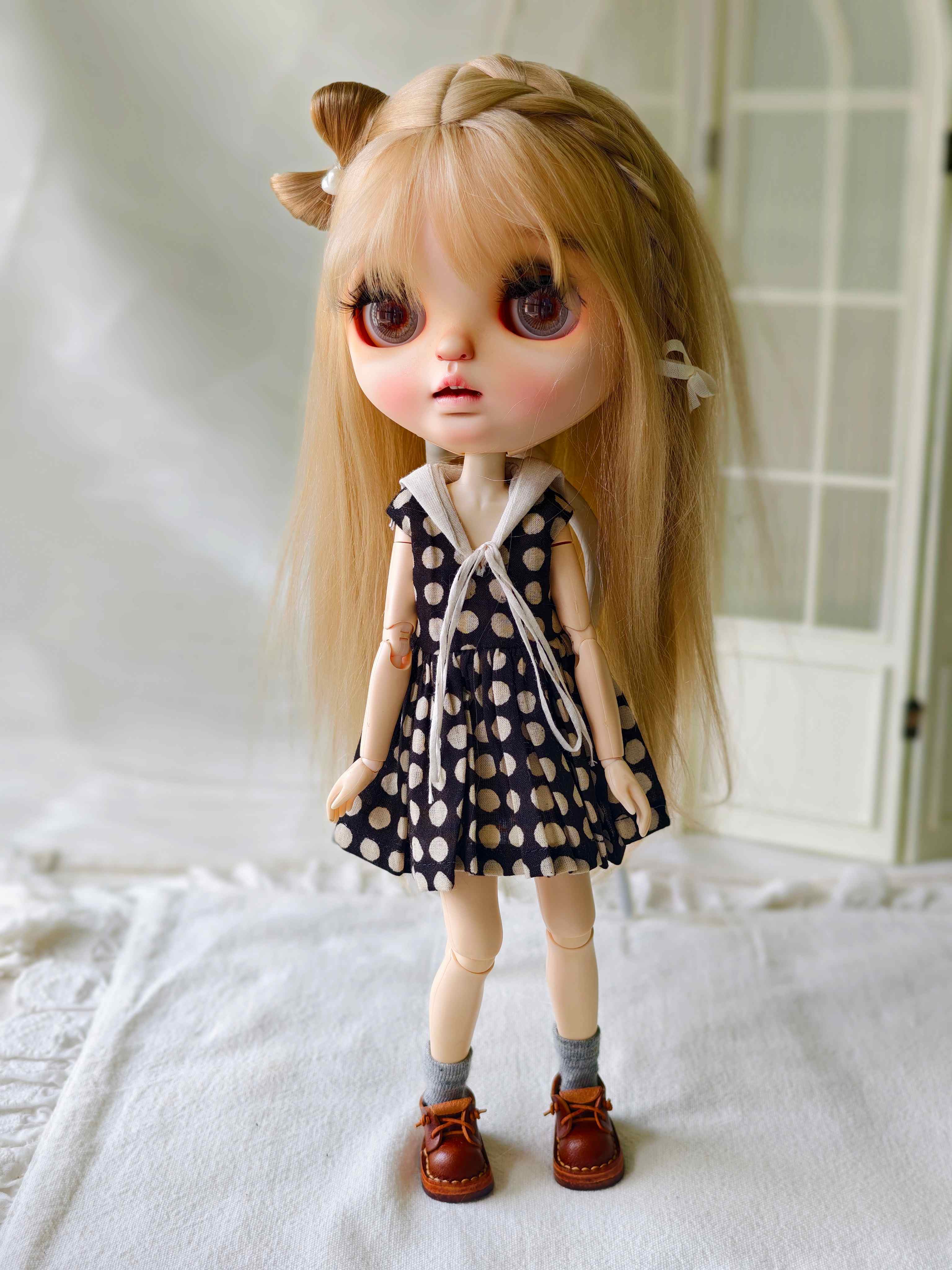 Black Dotted Pleated Blythe Outfit | ToastDoll
