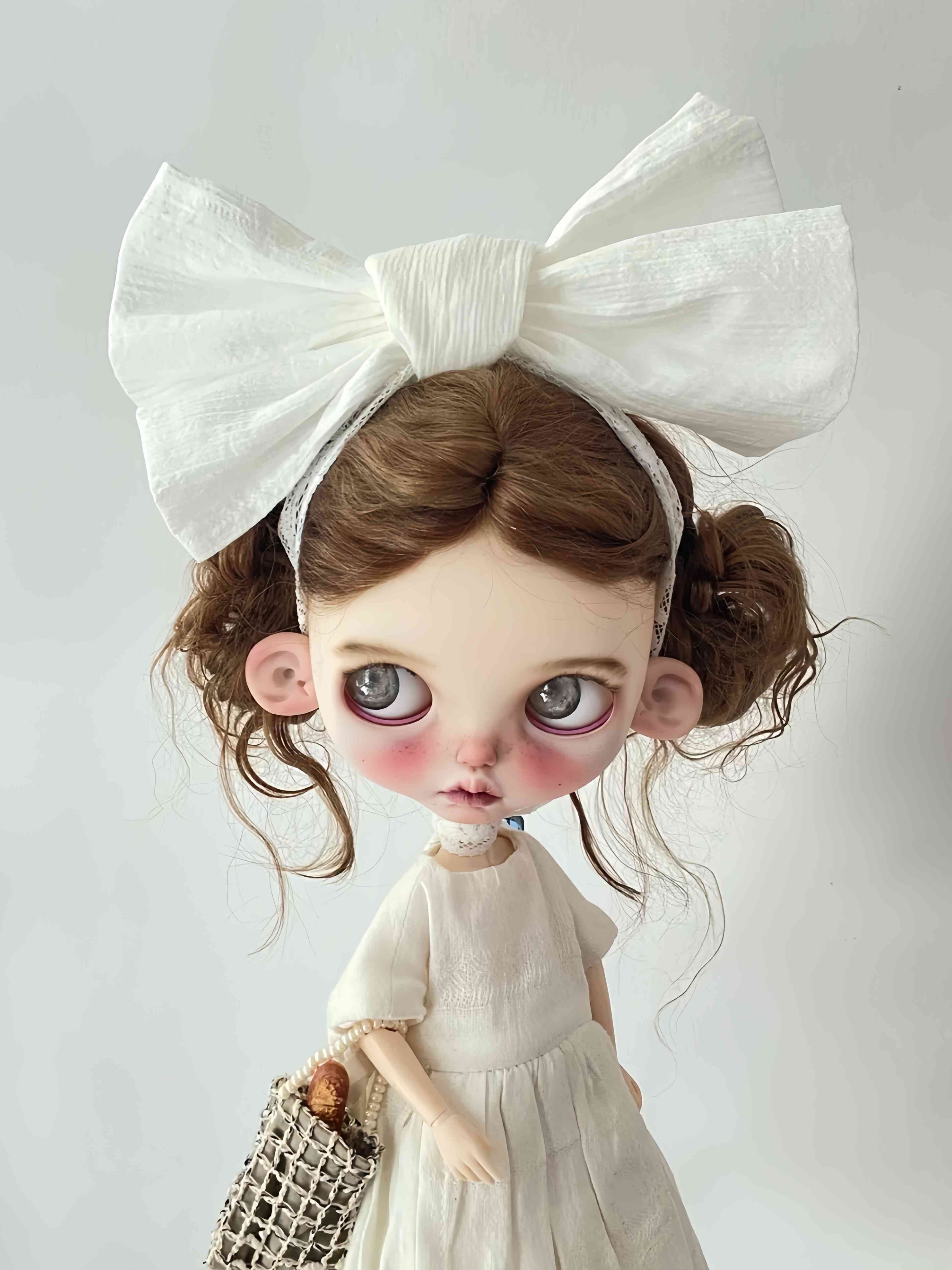 White Coquette Blythe Dress Set Close-up | ToastDoll