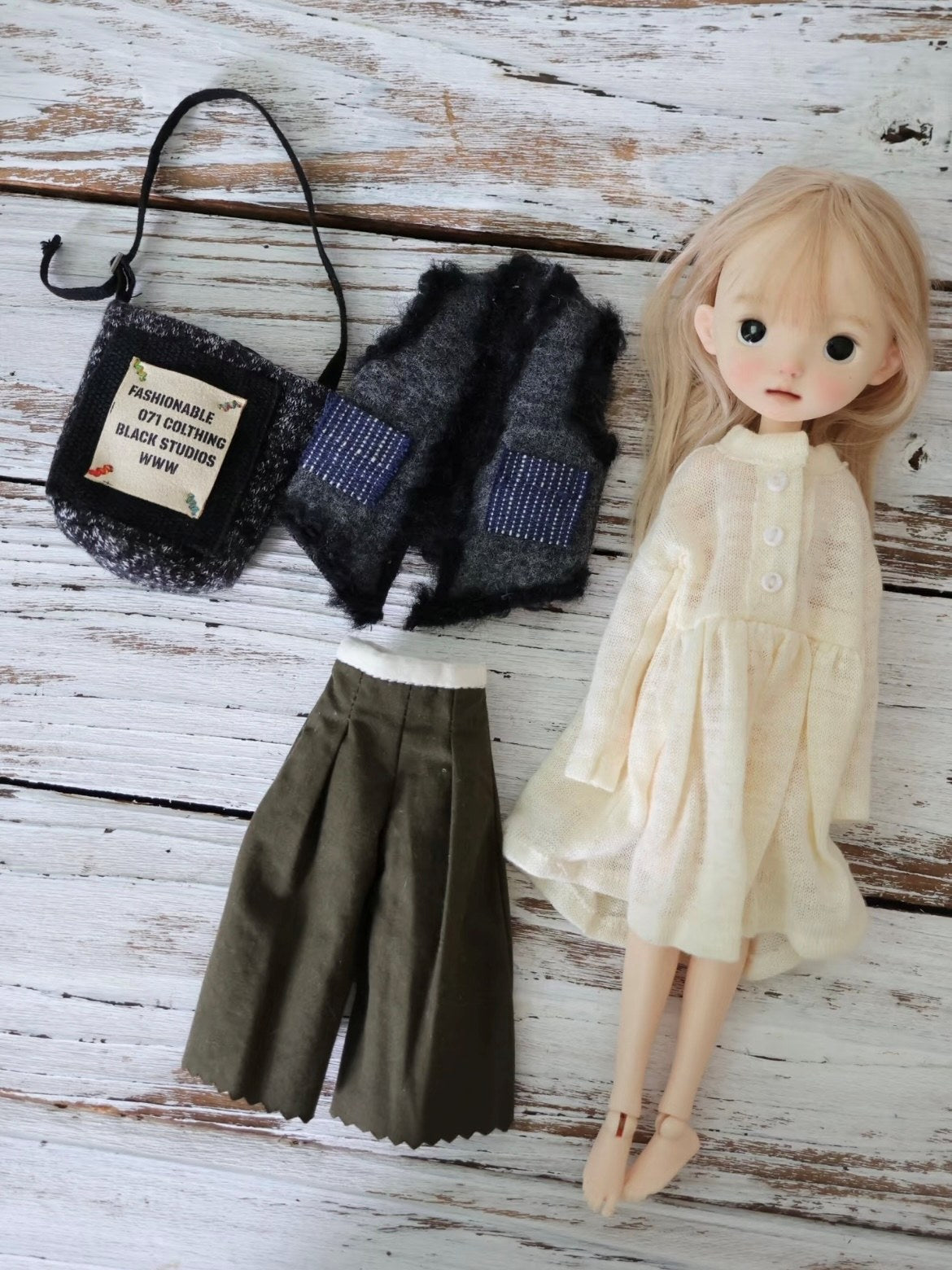 Chic Winter Blythe BJD Outfit - Handmade Doll Clothes - ToastDoll