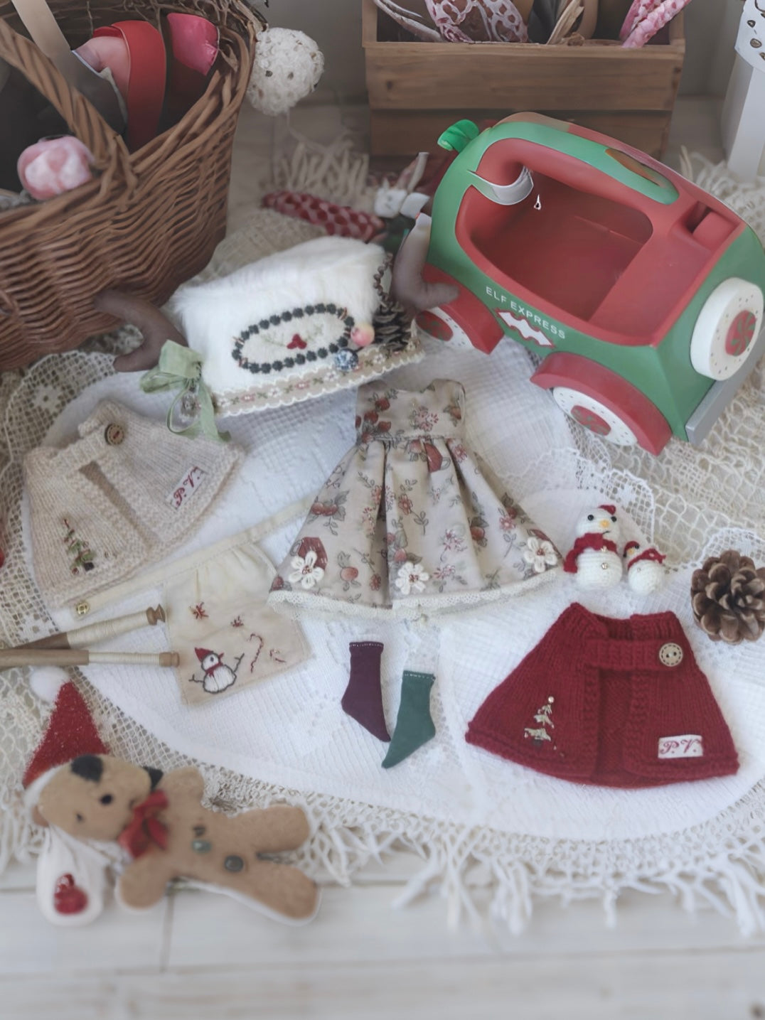 Embroidered Christmas Blythe Outfit - Handmade Doll Clothes - ToastDoll