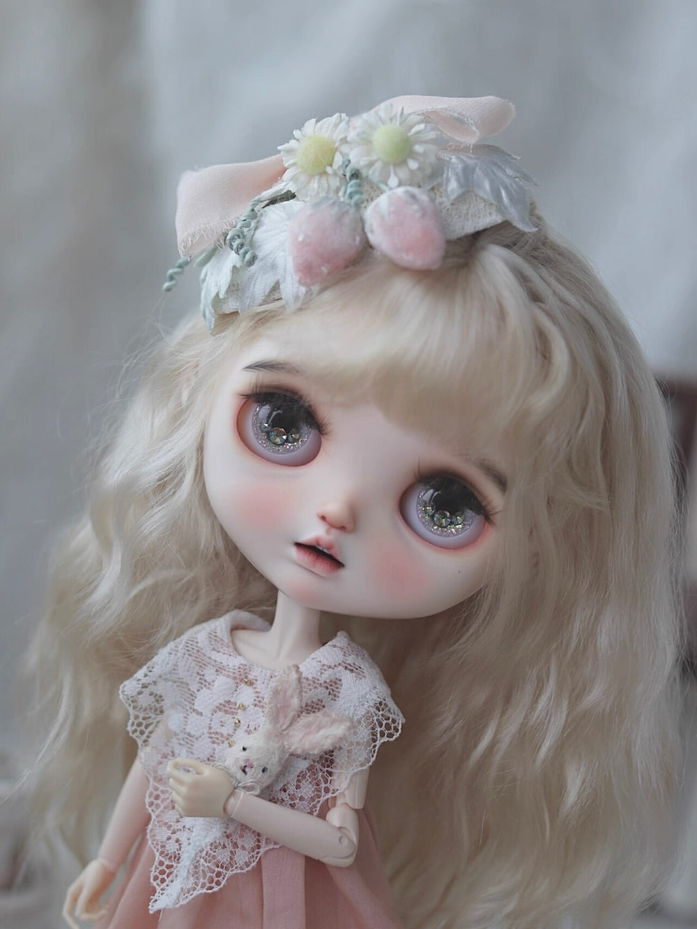 Strawberry Hat Blythe Hair Clip On Doll Display | ToastDoll
