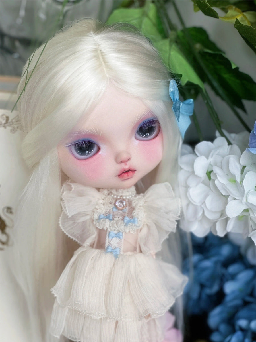 Lace Bow Skirt Blythe Outfit Half Body Shot | ToastDoll