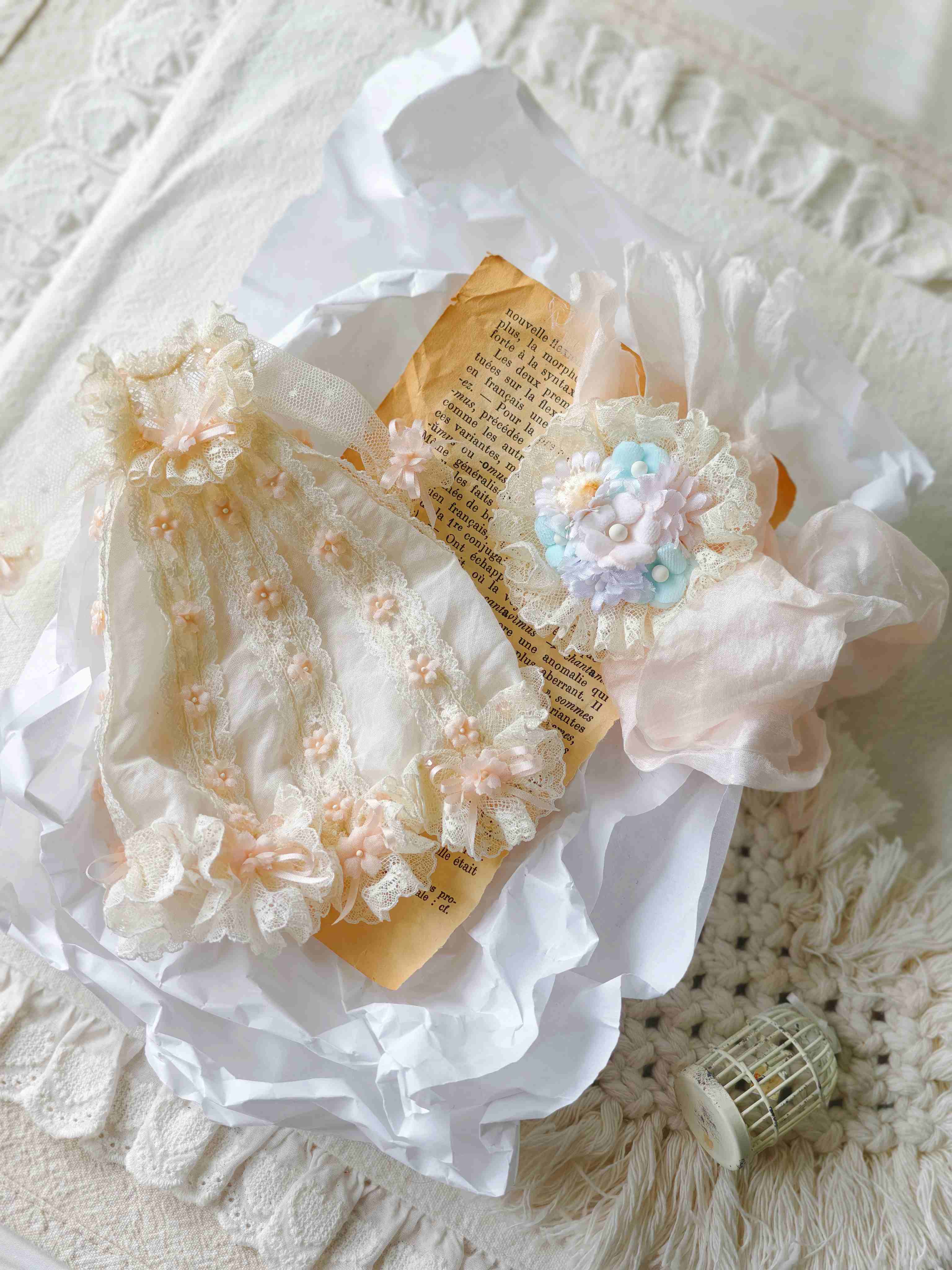 Pink Flower Lace Blythe Outfit Detail | ToastDoll