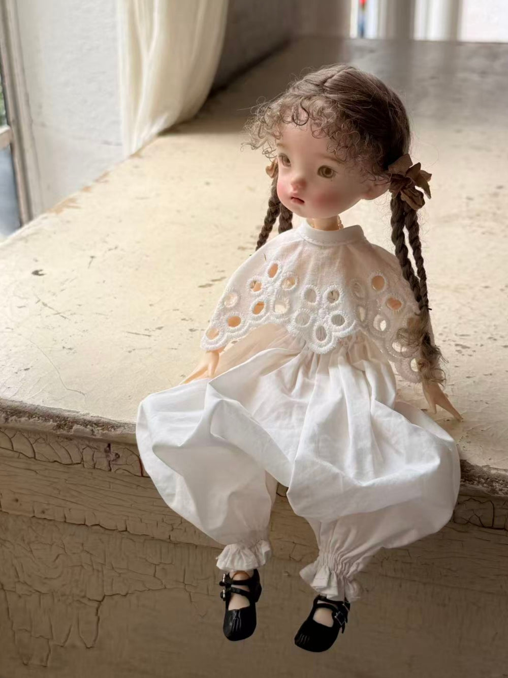 Eyelet Lace Romper Blythe 1/6  BJD Outfit Sitting Pose | ToastDoll