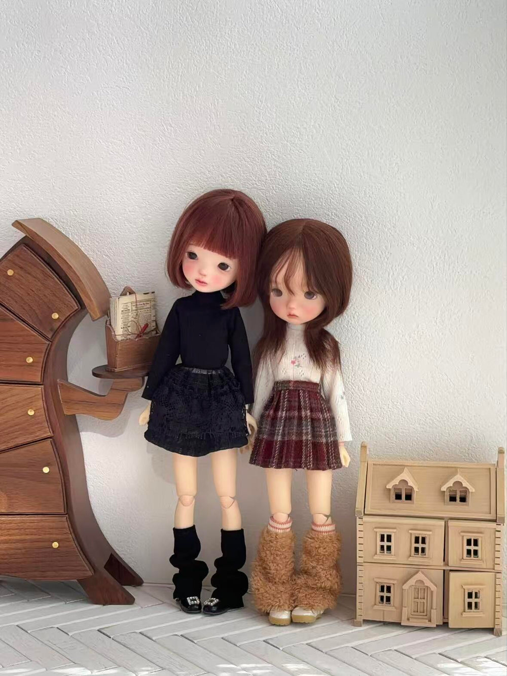 Minimalist Fall Blythe BJD Skirt Set On Doll Display | ToastDoll
