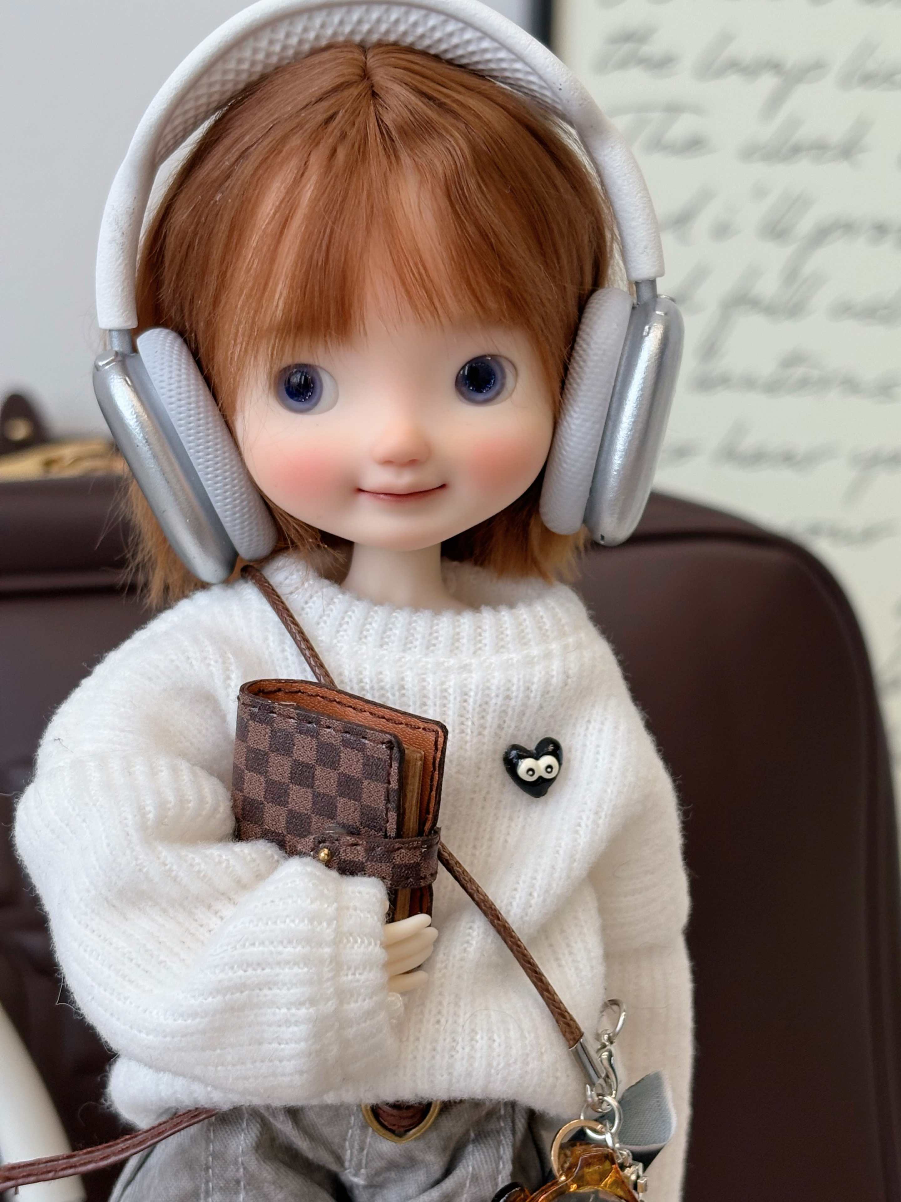 Streetwear Sweater Pants Blythe Outfit  Half Body Shot | ToastDoll