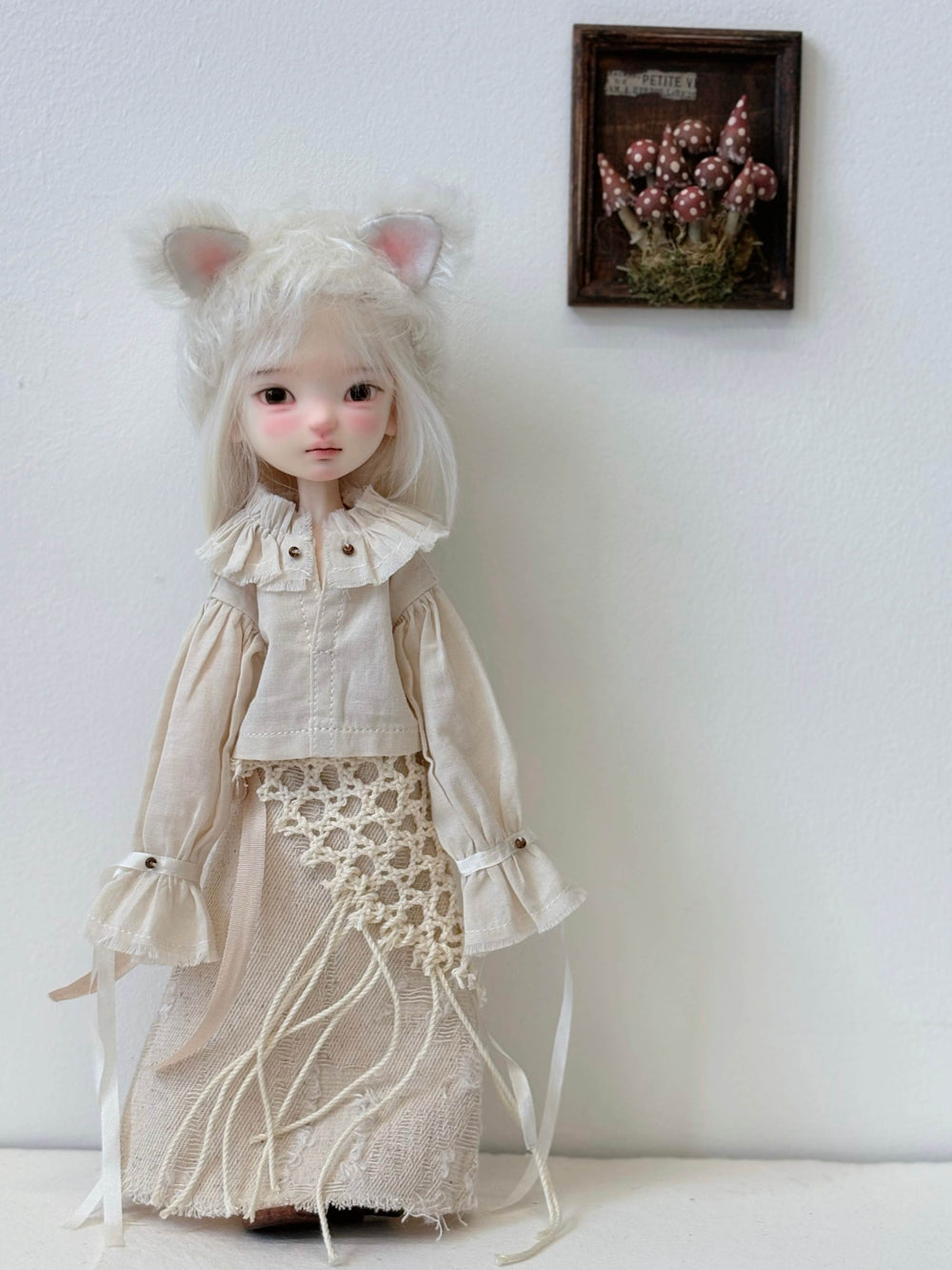 Grunge Kitty Blythe 1/6 BJD Flora-White Outfit On Doll Display | ToastDoll