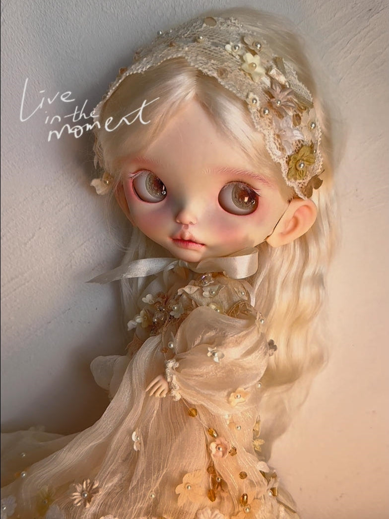 Giselle Custom Blythe OOAK Side View | ToastDoll