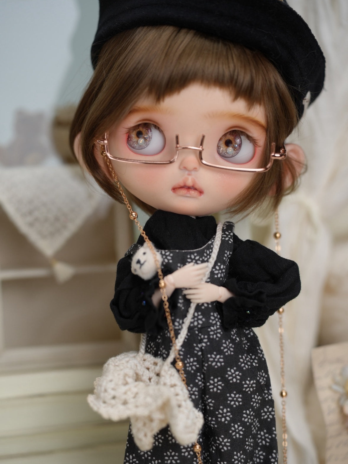 Beatrice Custom Blythe OOAK Face Up Detail | ToastDoll