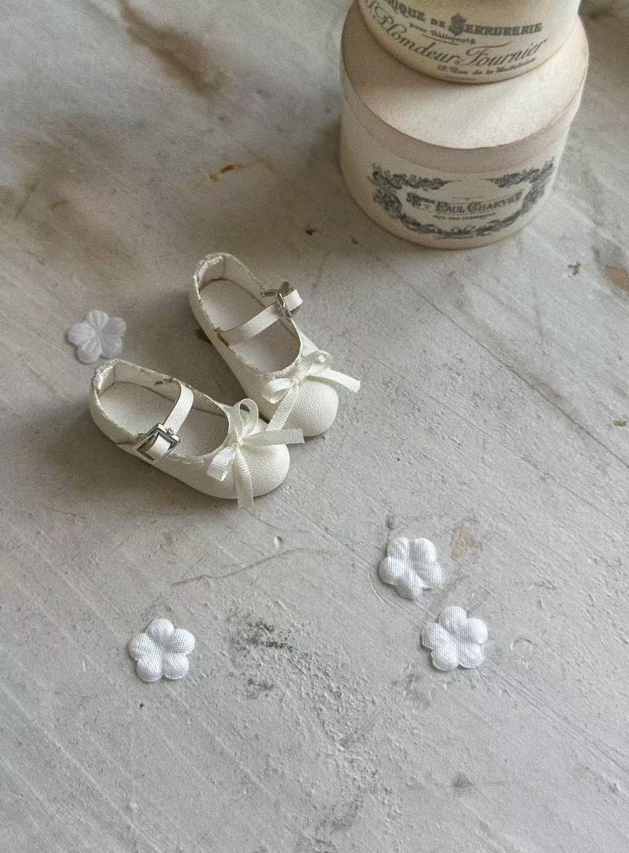 Sweet White Blythe Mary Janes - Handmade Doll Shoes - ToastDoll