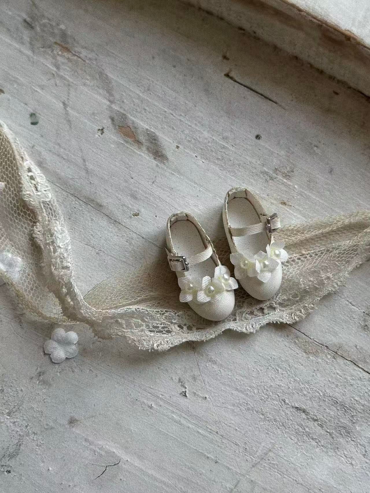 Sweet White Blythe Mary Janes - Handmade Doll Shoes - ToastDoll