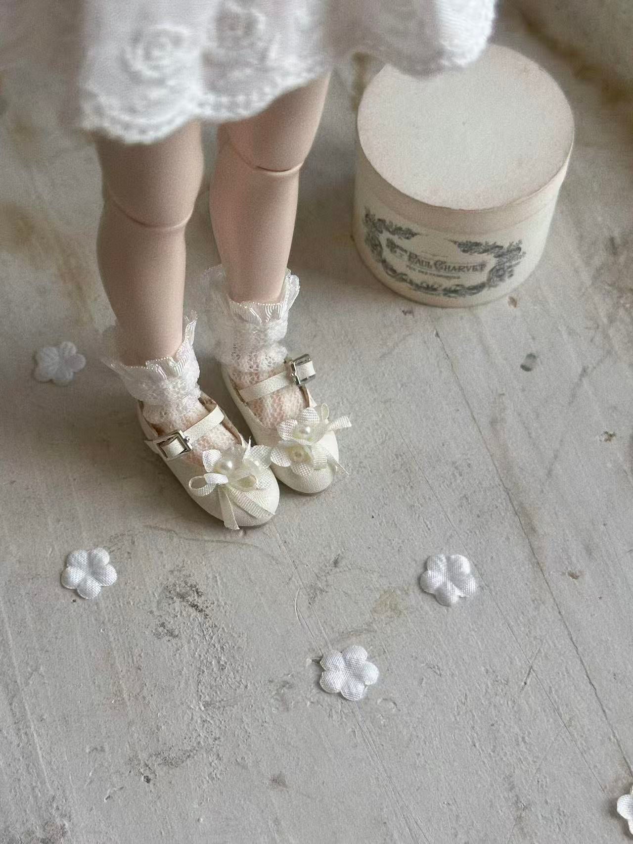 Sweet White Blythe Mary Janes - Handmade Doll Shoes - ToastDoll