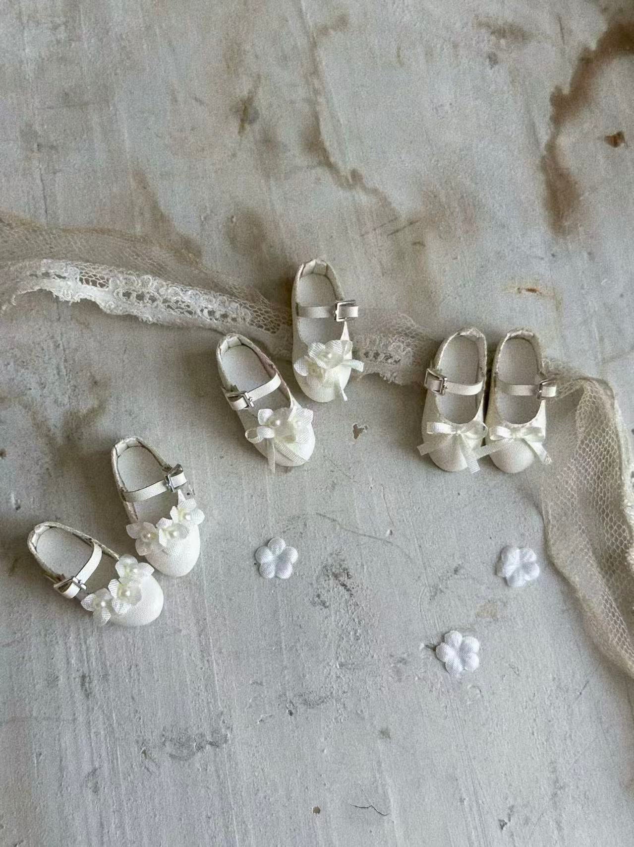 White Flower Blythe Mary Janes | ToastDoll