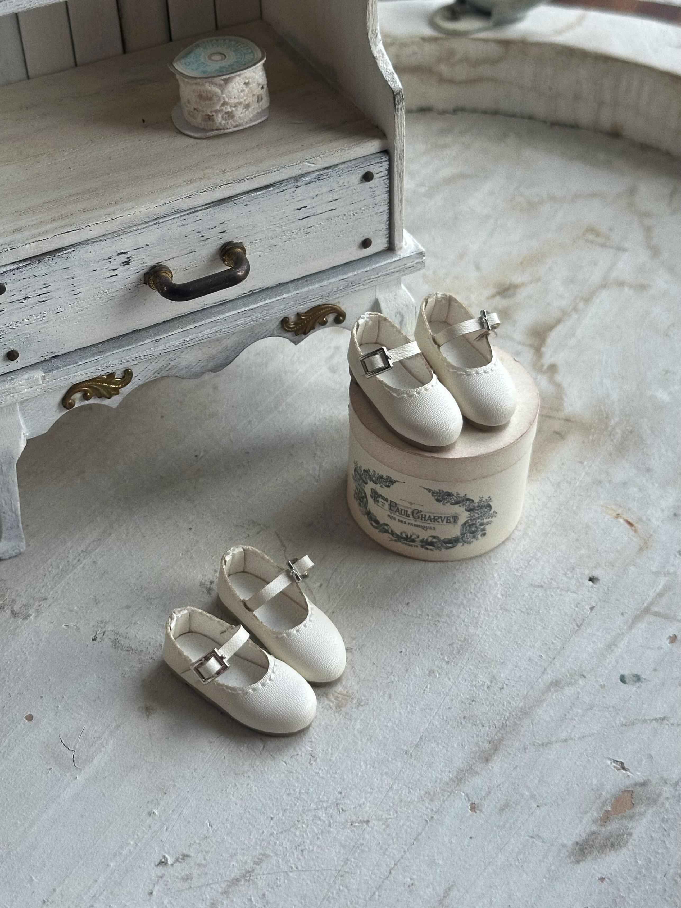 Sweet White Blythe Mary Janes - Handmade Doll Shoes - ToastDoll