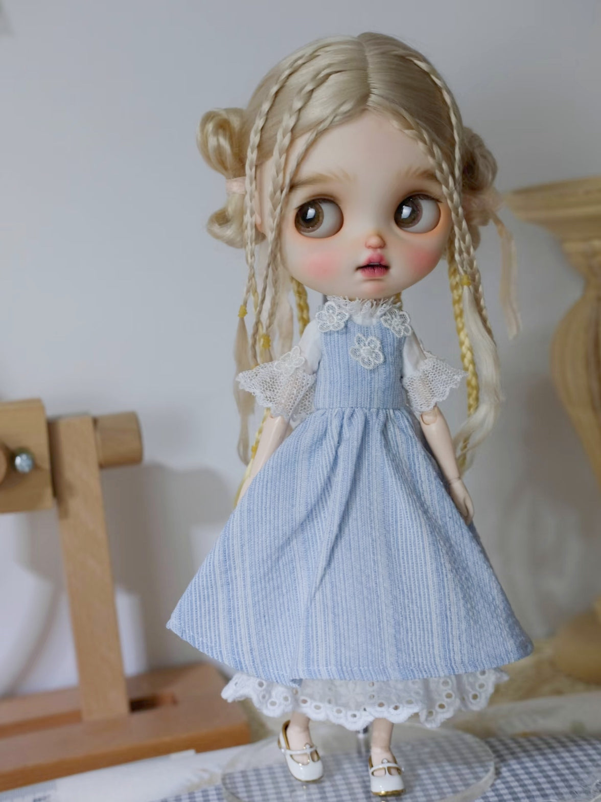 Blue White Floral Blythe 1/6 BJD Outfit On Doll Display | ToastDoll