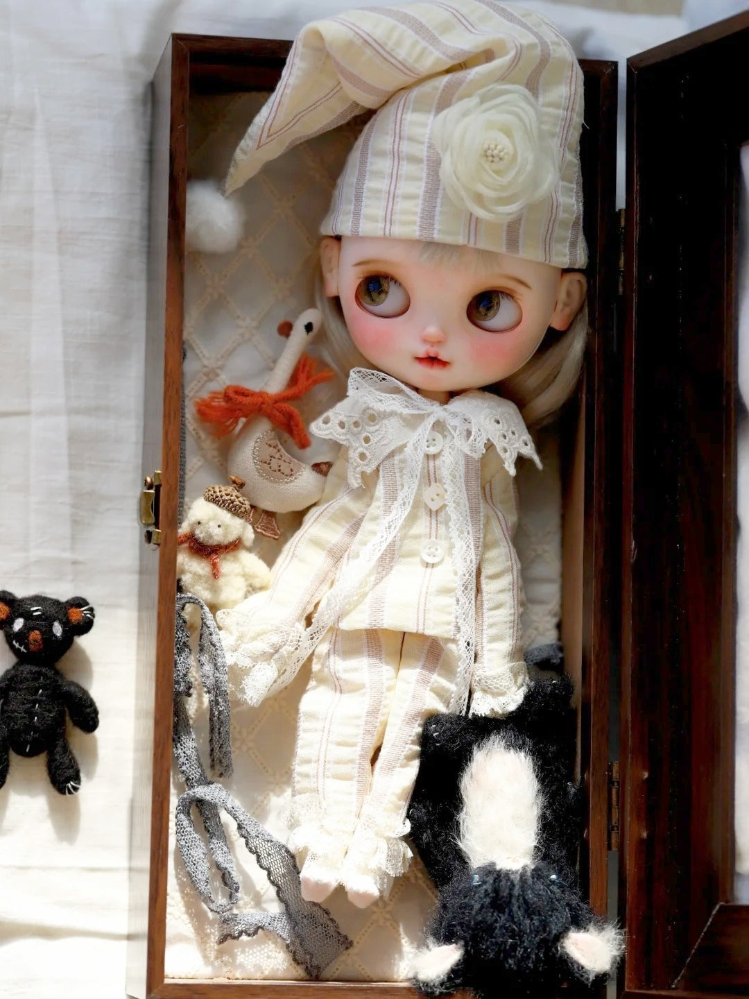 Striped Cotton Blythe 1/6 BJD Pajamas On Doll Display | ToastDoll