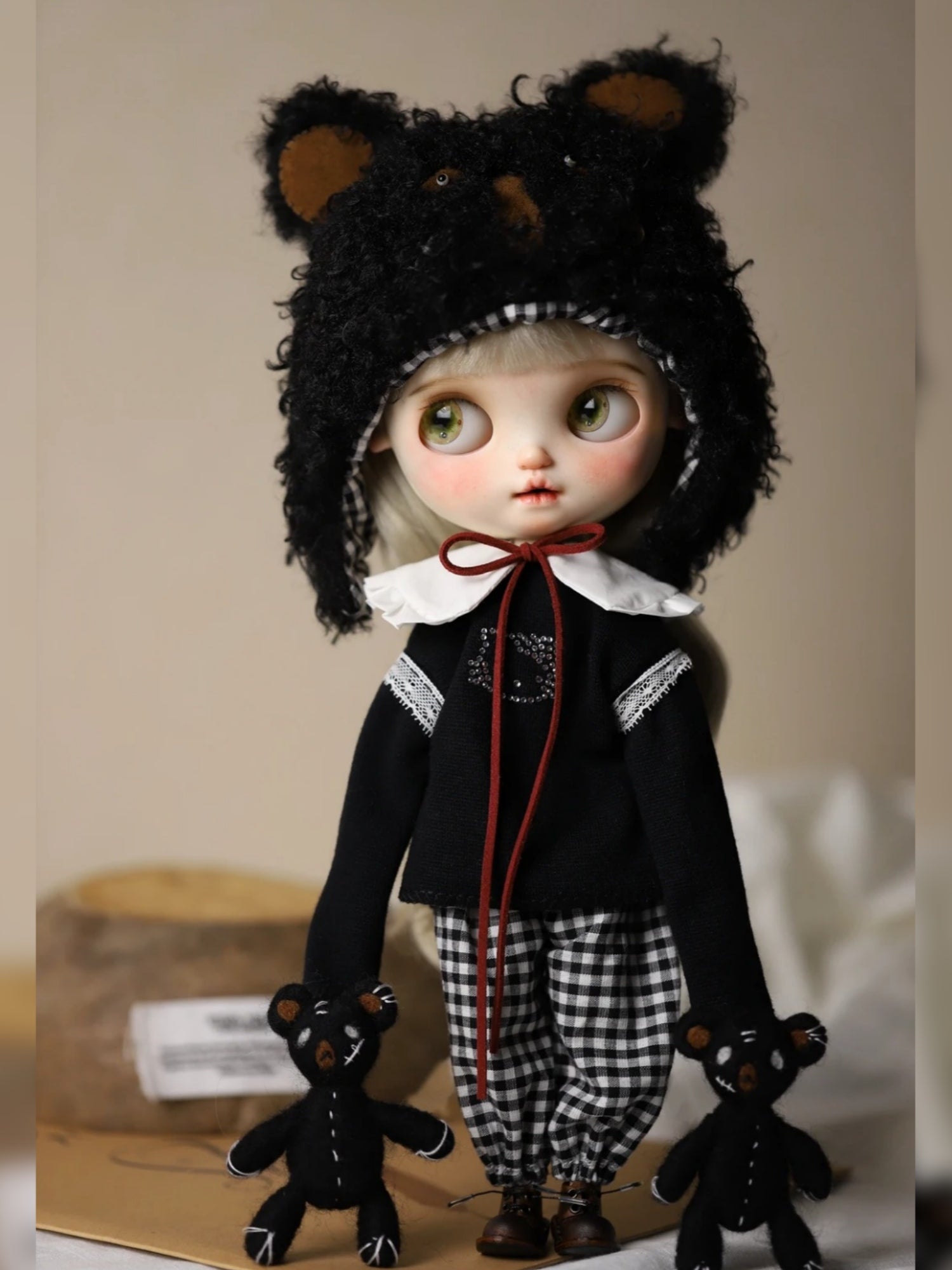 Fluffy Bear Plaid Blythe Outfit - Handmade Doll Clothes - ToastDoll
