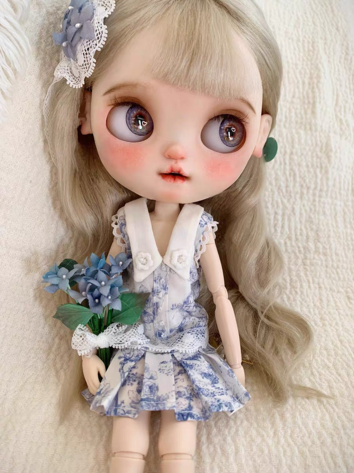 Vintage Blue Floral Blythe Dress Set Close-up | ToastDoll