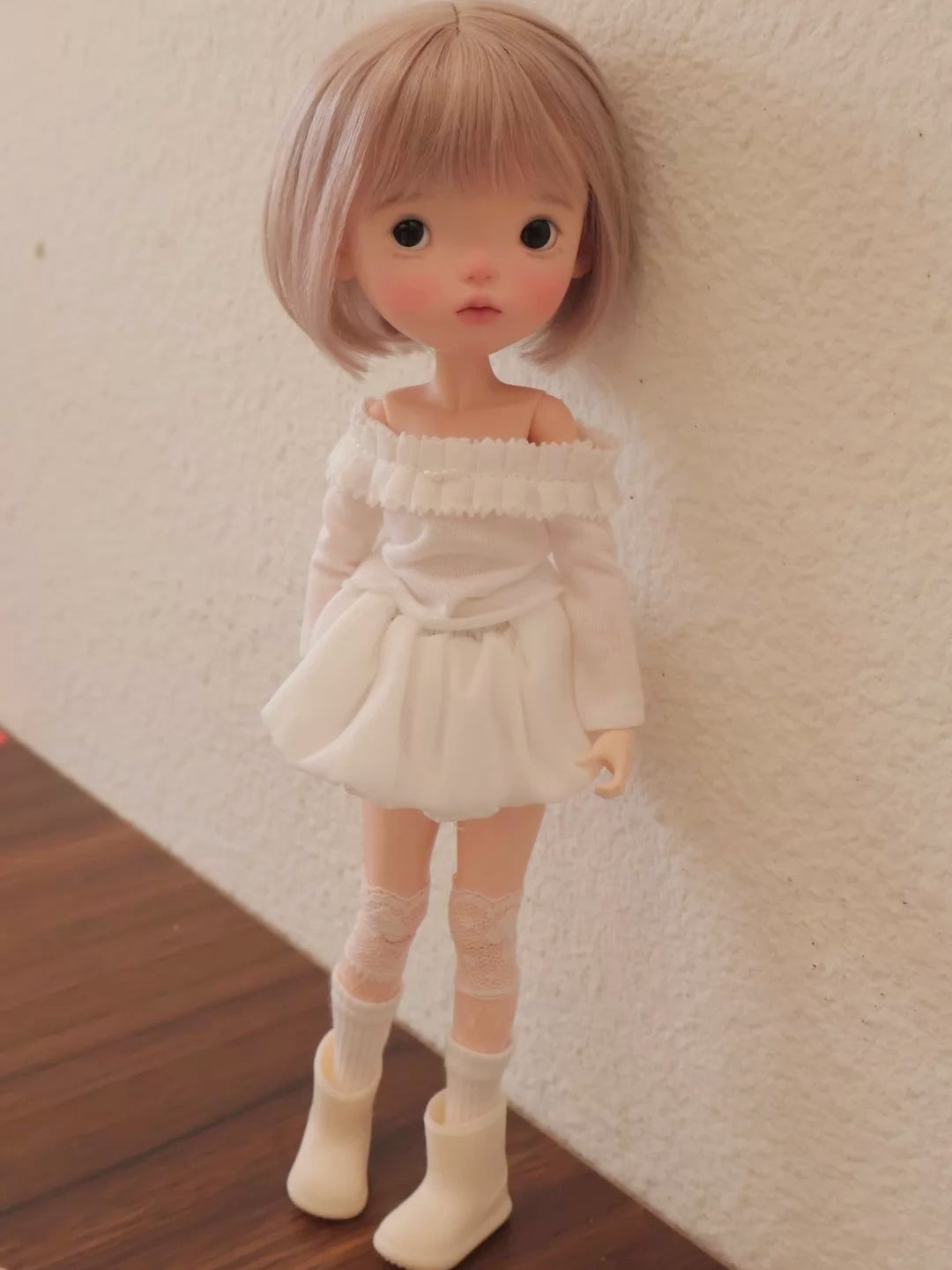 Off-Shoulder Pastel Blythe BJD White Outfit On Doll Display | ToastDoll