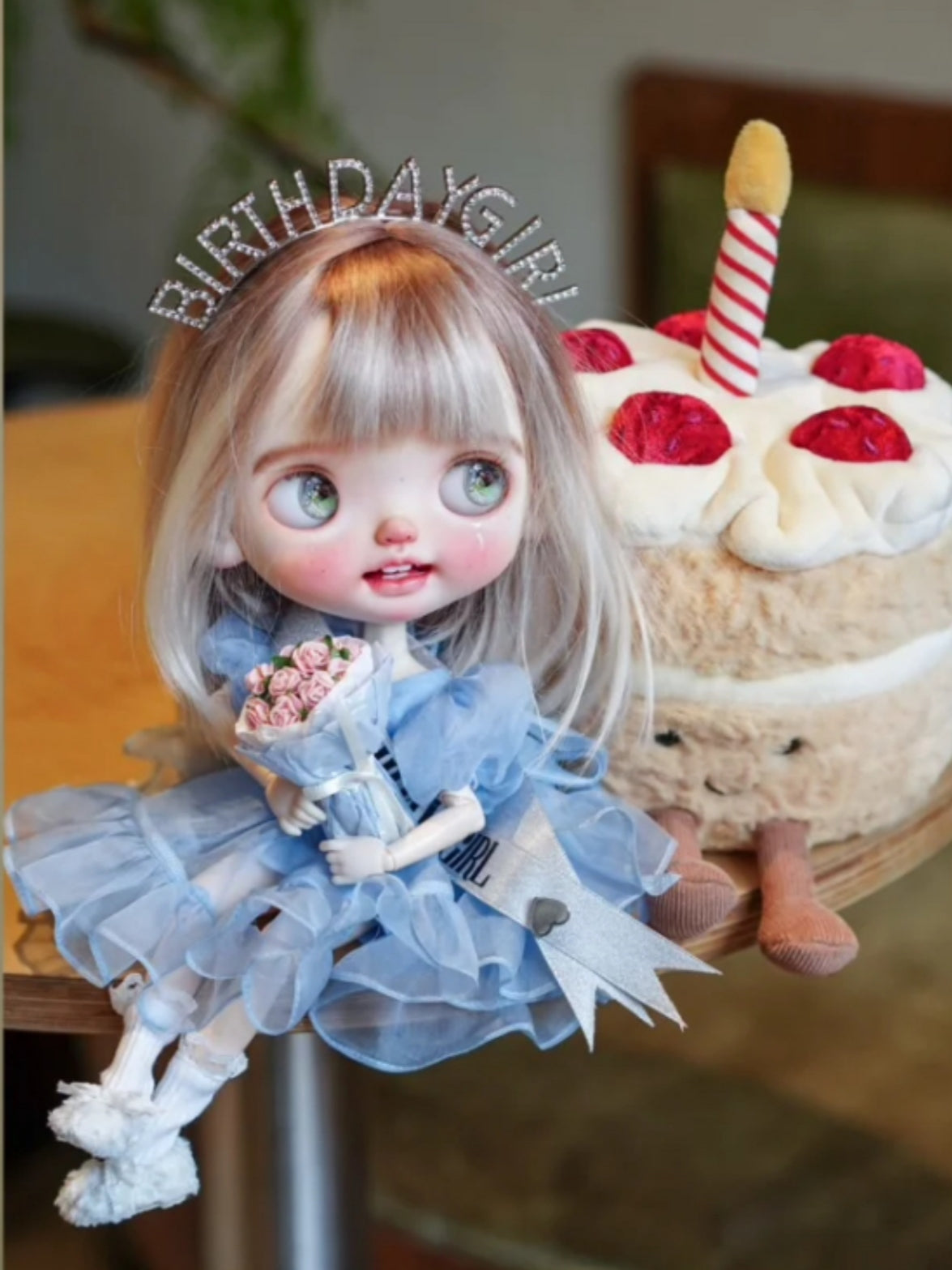 Fluffy Bow Handmade Blythe White Shoes Sitting Pose | ToastDoll