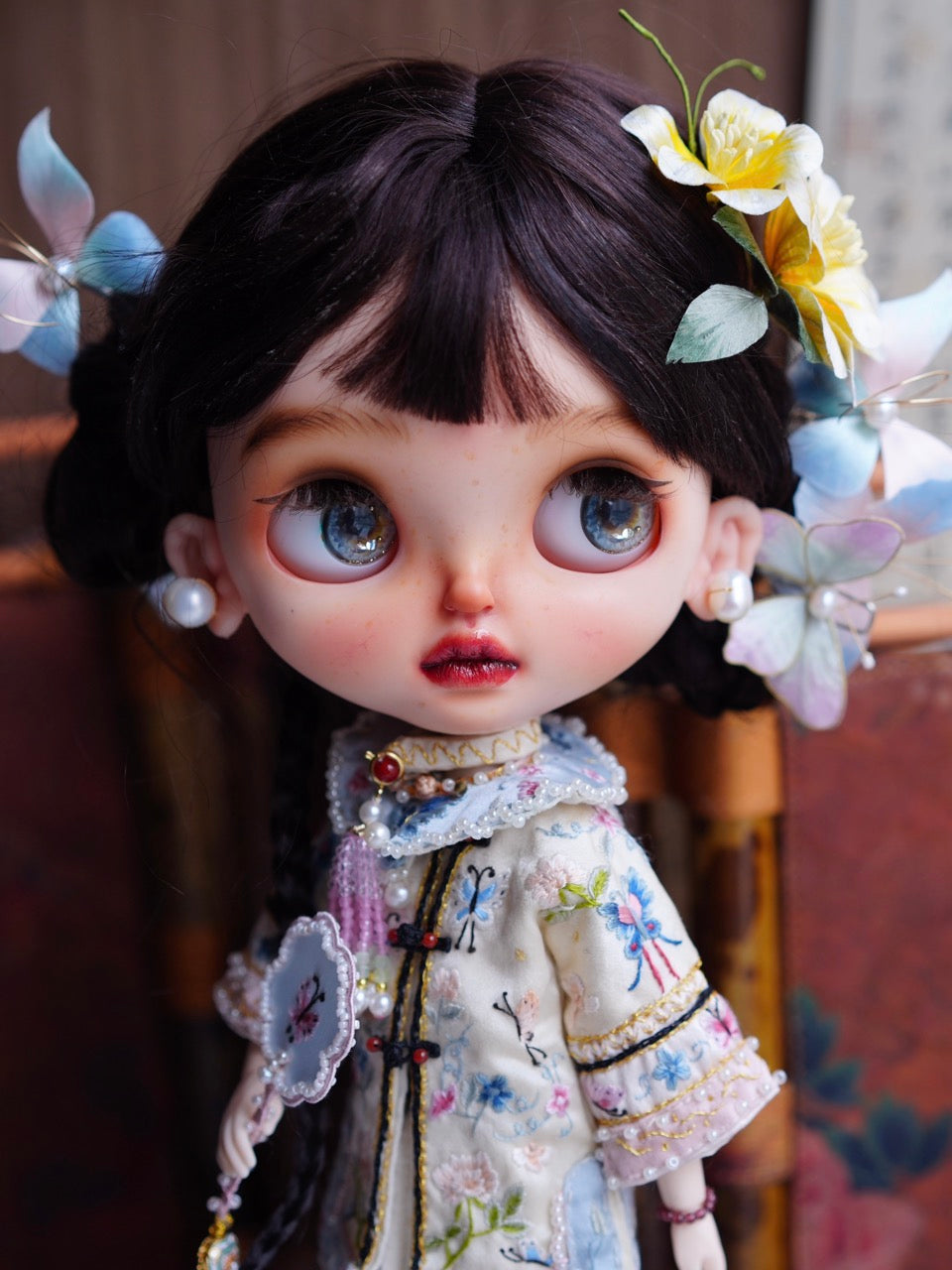 ⁠Whimsical Embroidered Chinese Blythe Set On Doll Display | ToastDoll