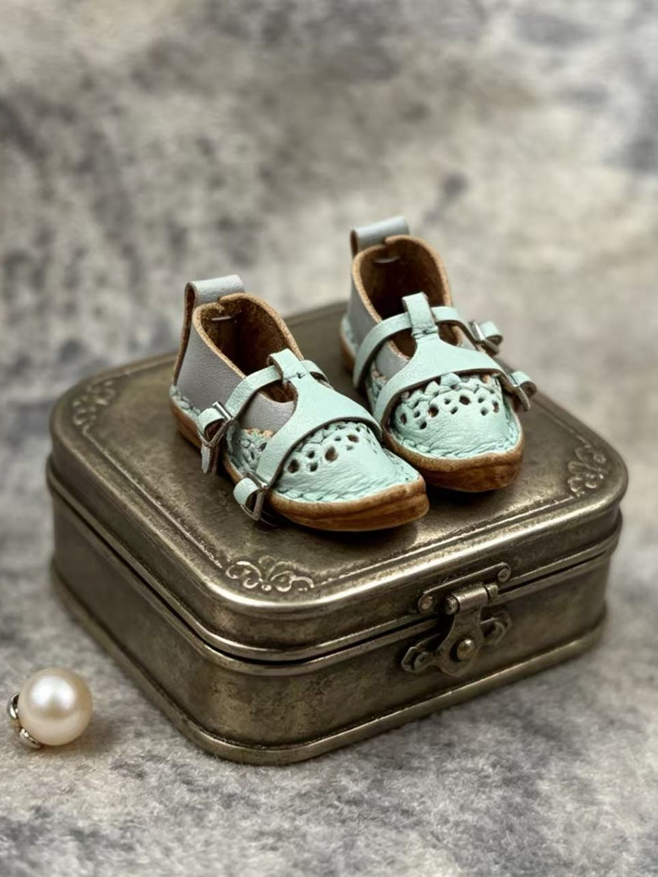 Leather Pointed-toe Blythe Grayish Blue Colorway Sandals | ToastDoll