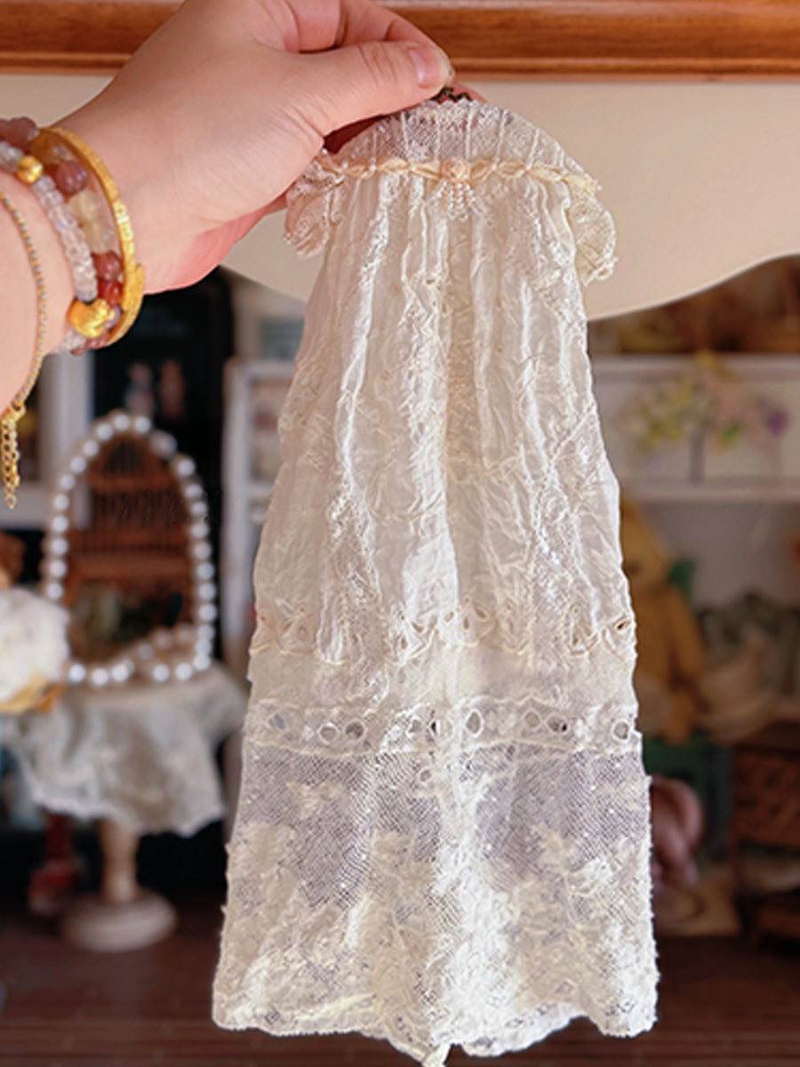 Floor-length Trailing Lace Gown Close-up | ToastDoll