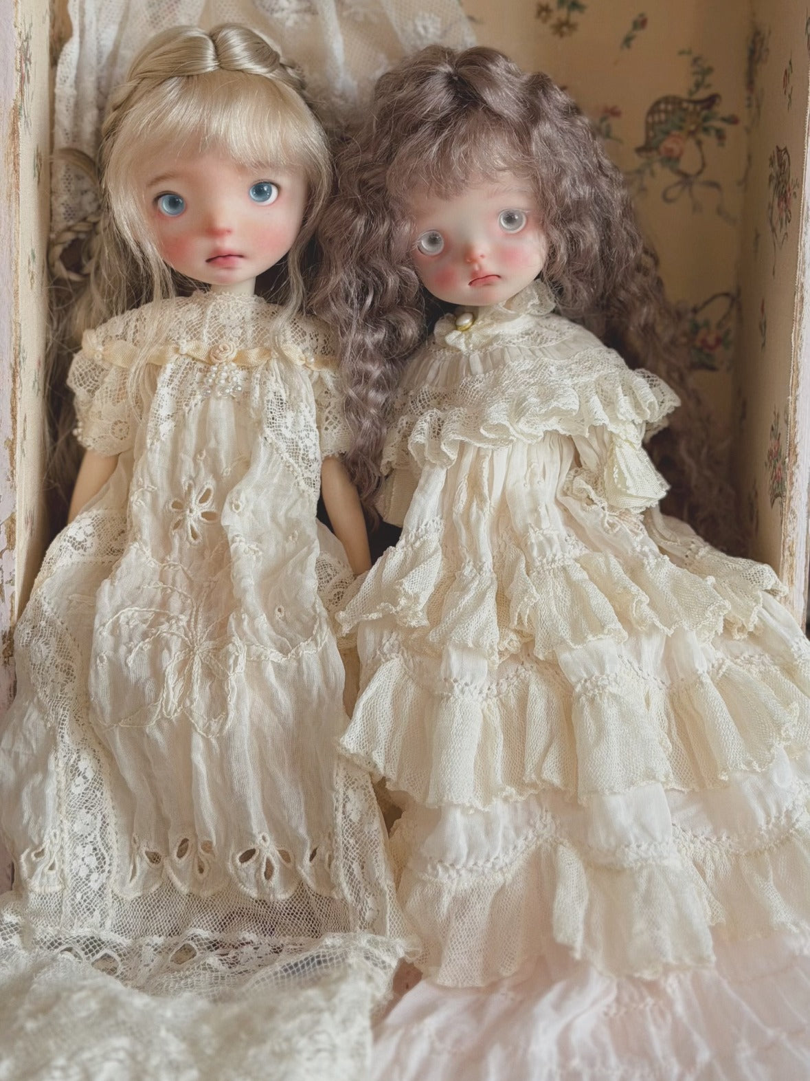 Floor-length Trailing Lace Gown Close-up | ToastDoll
