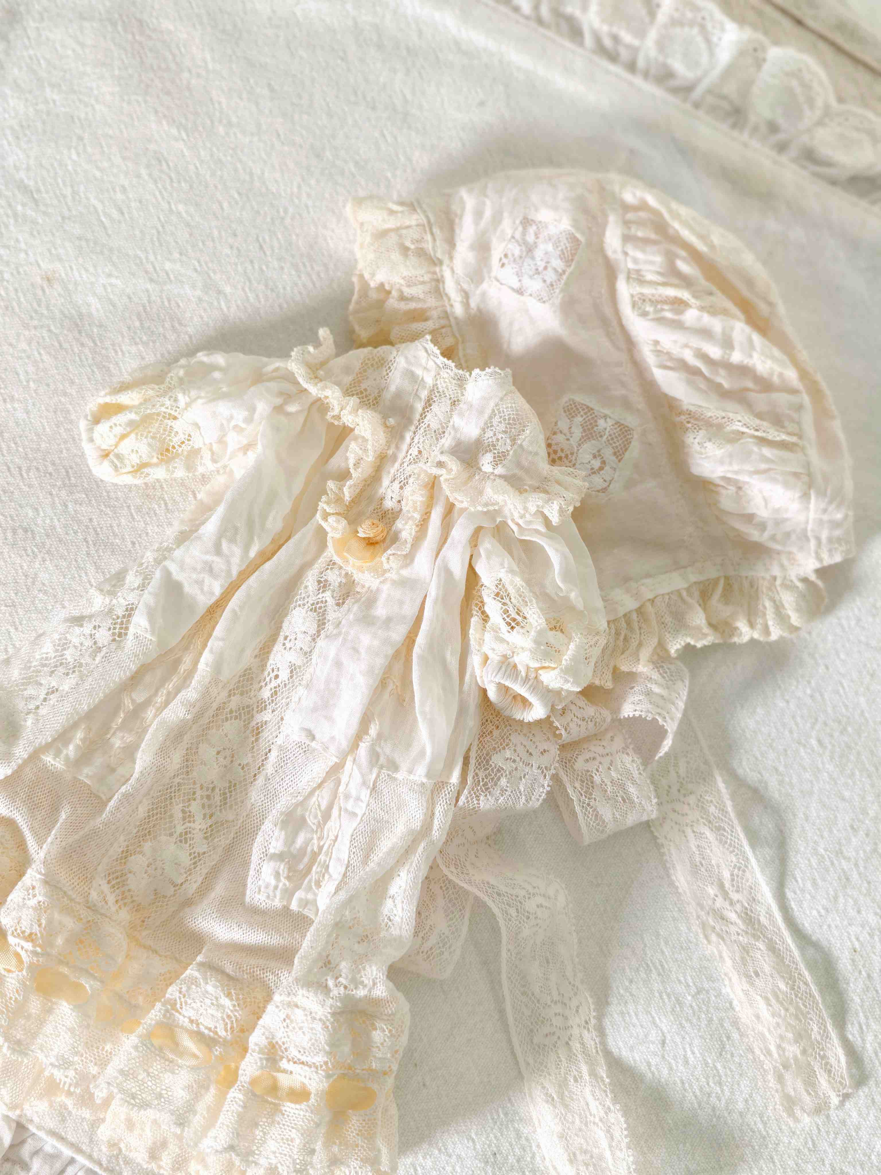 Soft White Lace Blythe Dress Set On Doll Display | ToastDoll