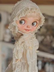 Soft White Lace Blythe Dress Set Sitting Pose | ToastDoll