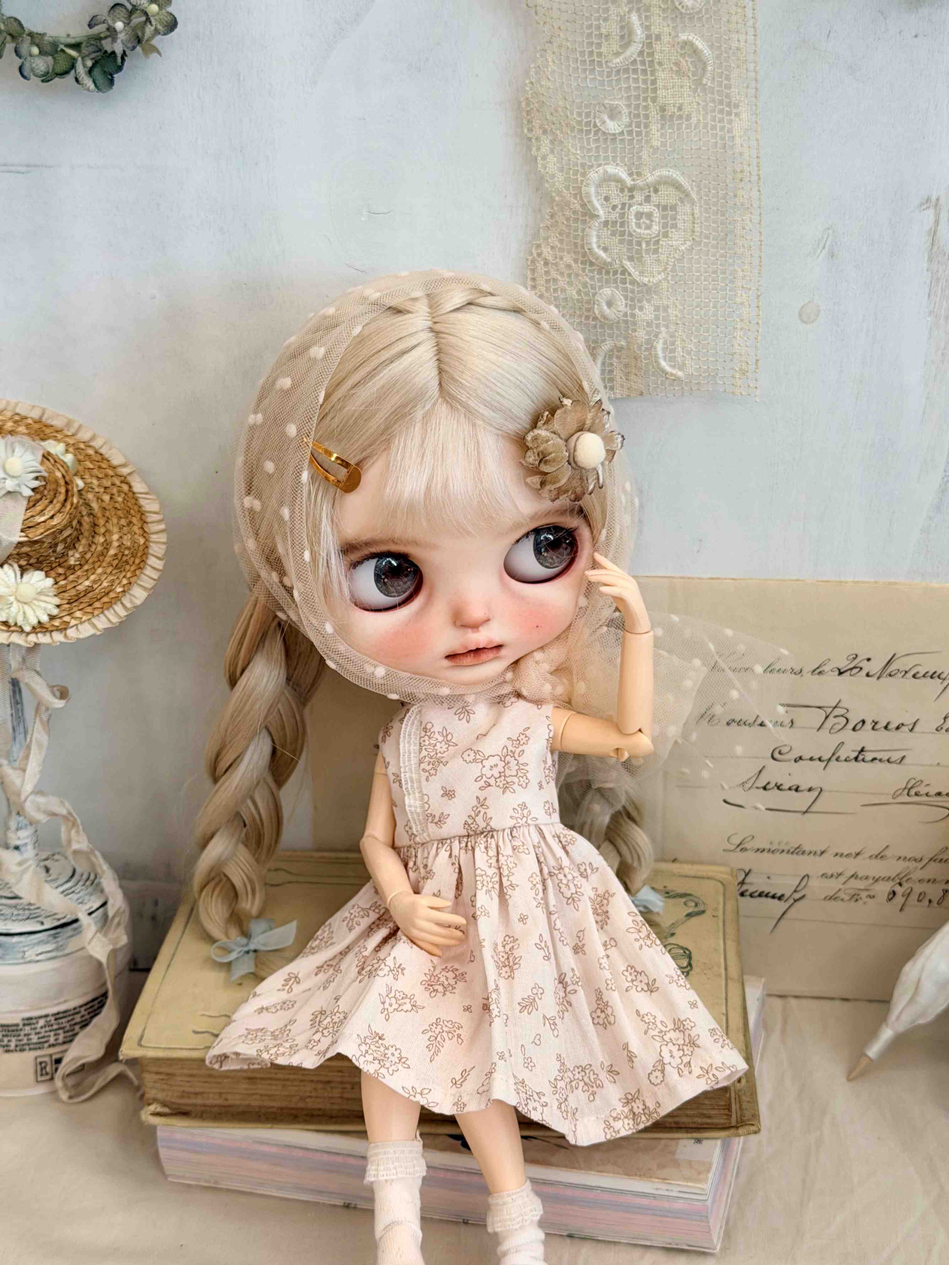 Soft Floral Blythe BJD Set On Doll Display| ToastDoll