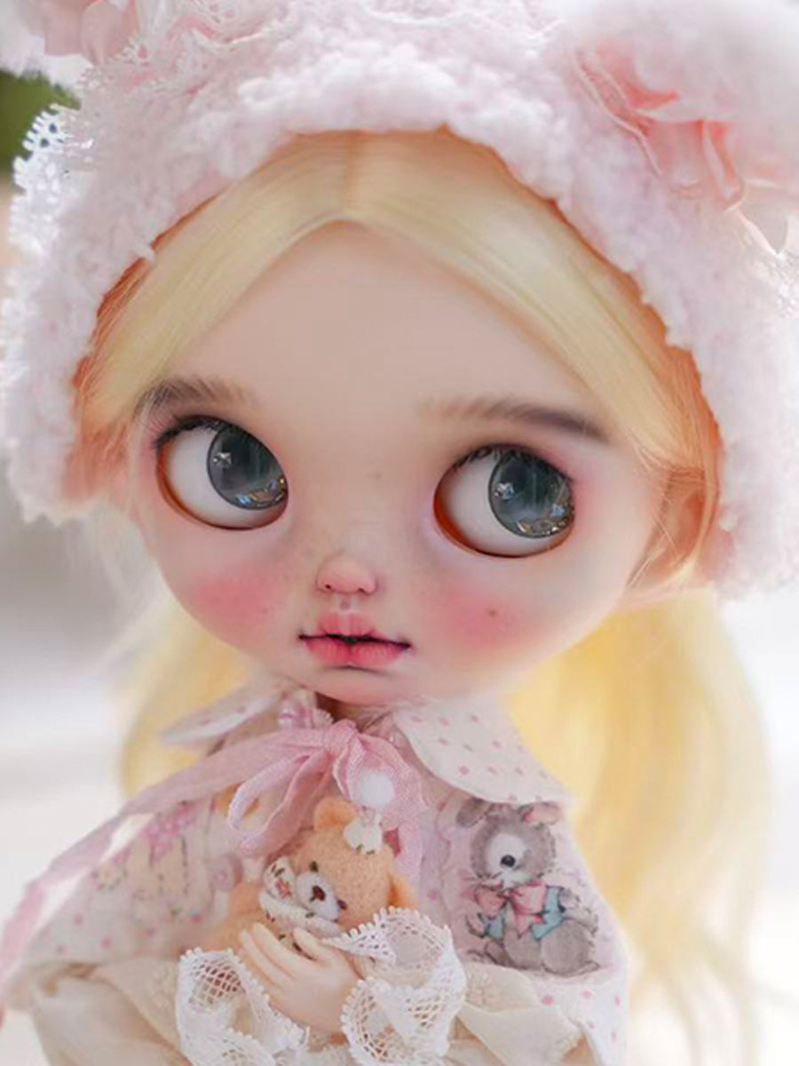 Sylvie Custom Blythe OOAK Close-up | ToastDoll