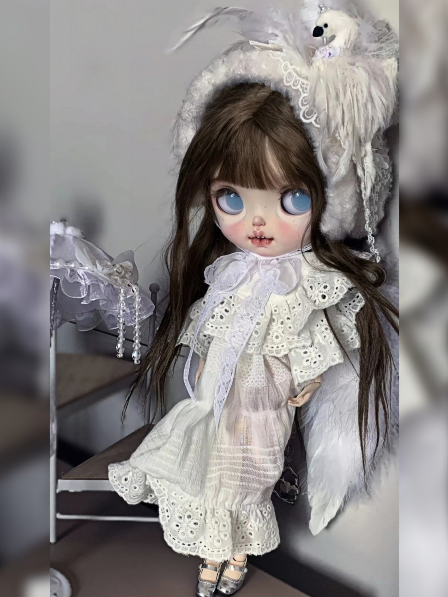 White Swan Princess Blythe Outfit Sitting Pose | ToastDoll
