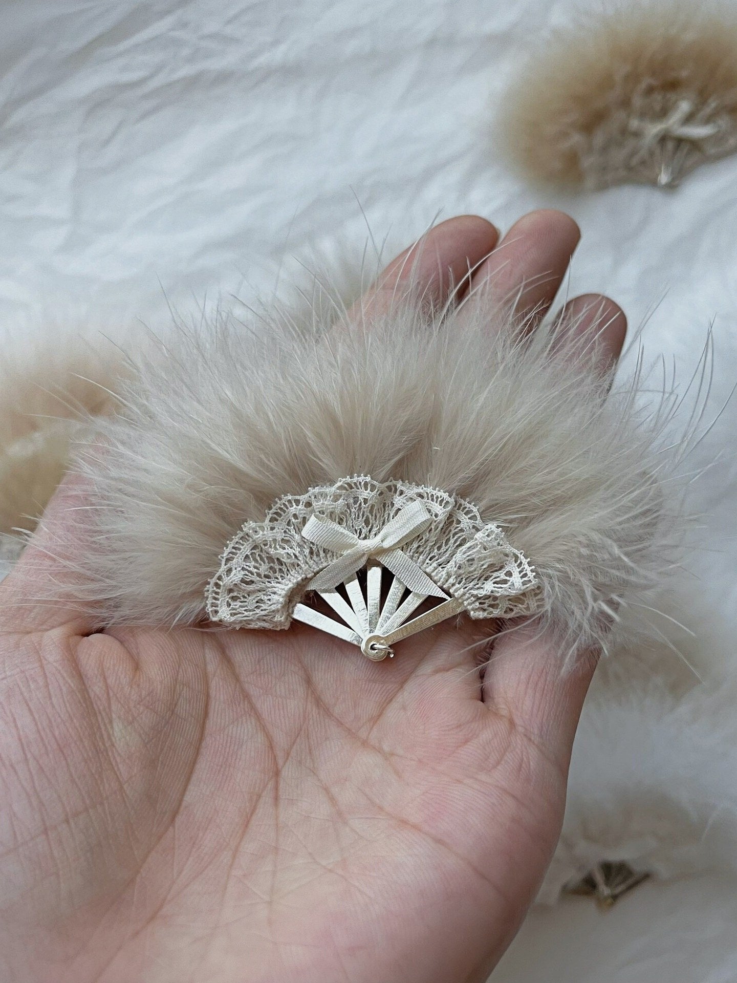 Vintage Fluffy Beige Fan  | ToastDoll