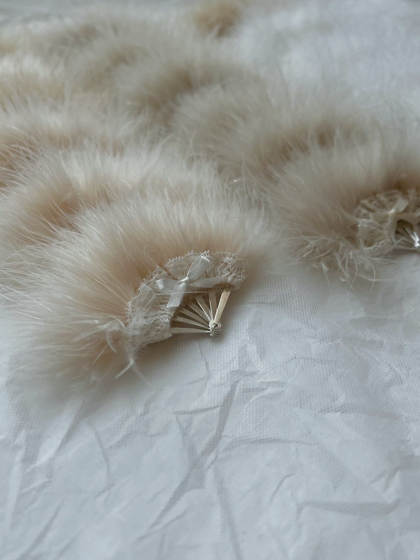 Vintage Fluffy Fan Side View | ToastDoll