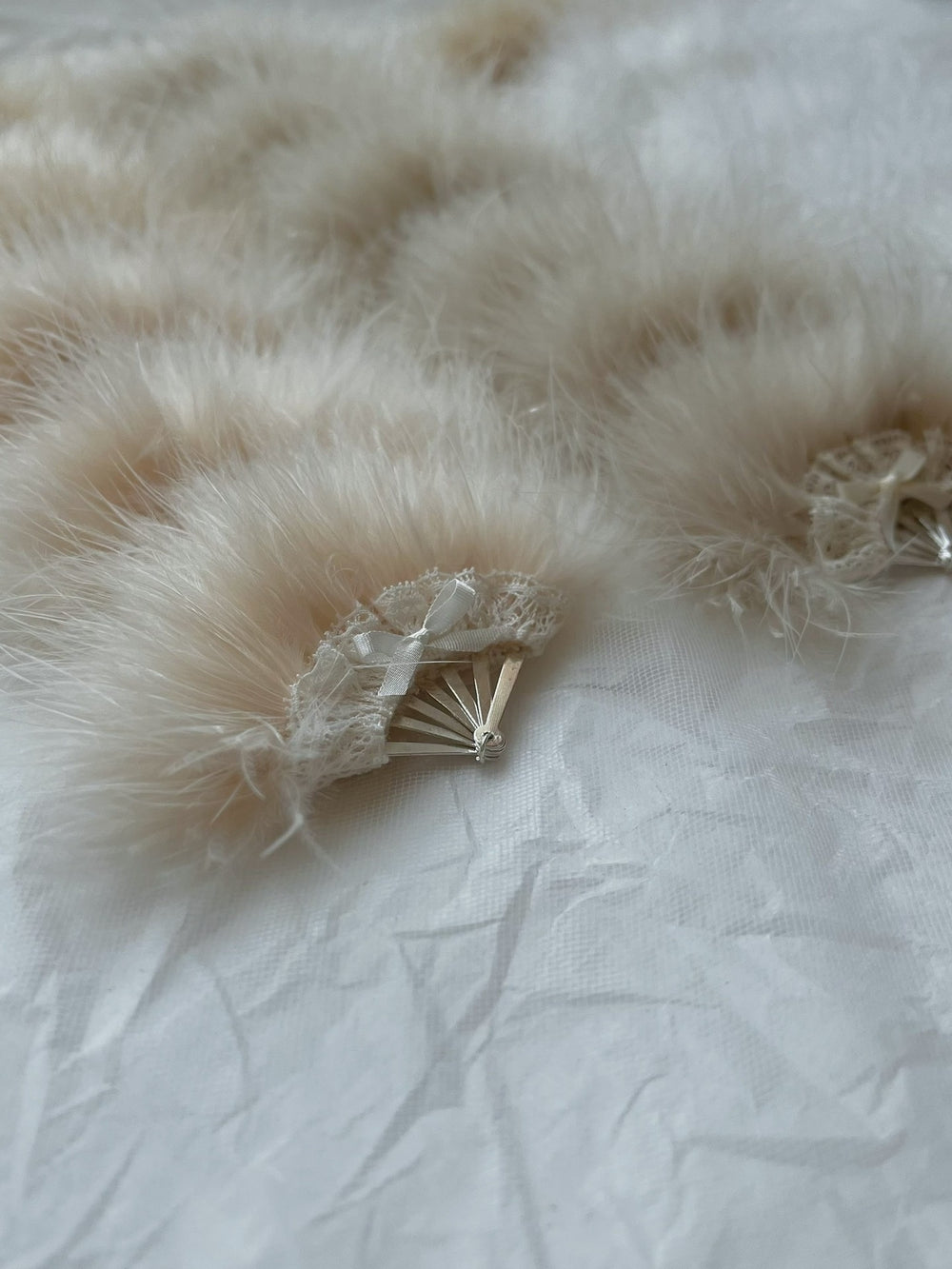 Vintage Fluffy Fan Side View | ToastDoll