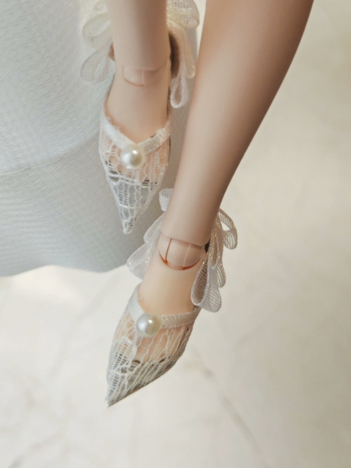 Pearl Bowknot Lace Blythe High Heel On Doll Display | ToastDoll