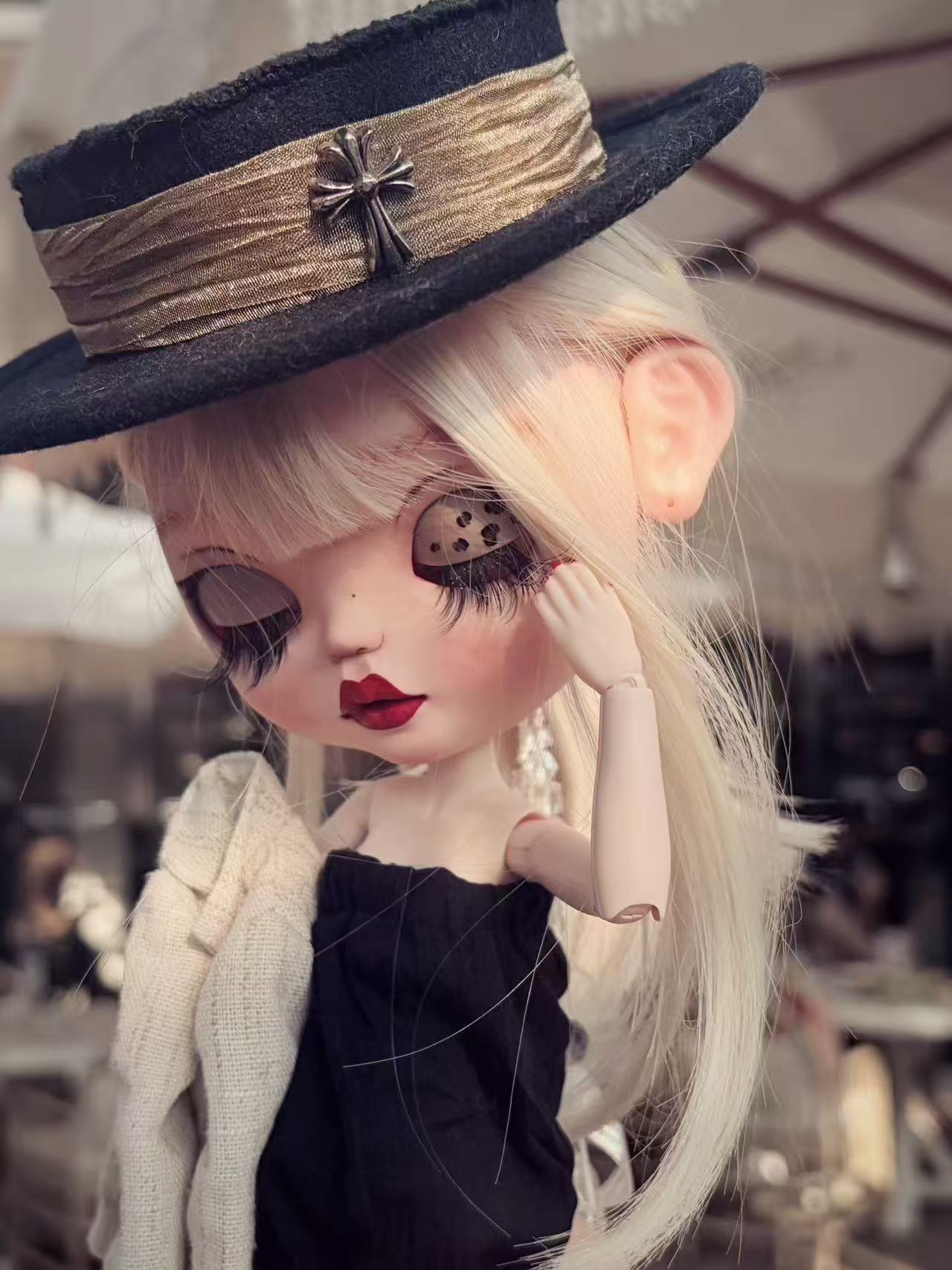 Cool Beauty Custom Blythe OOAK - Chic Doll - ToastDoll