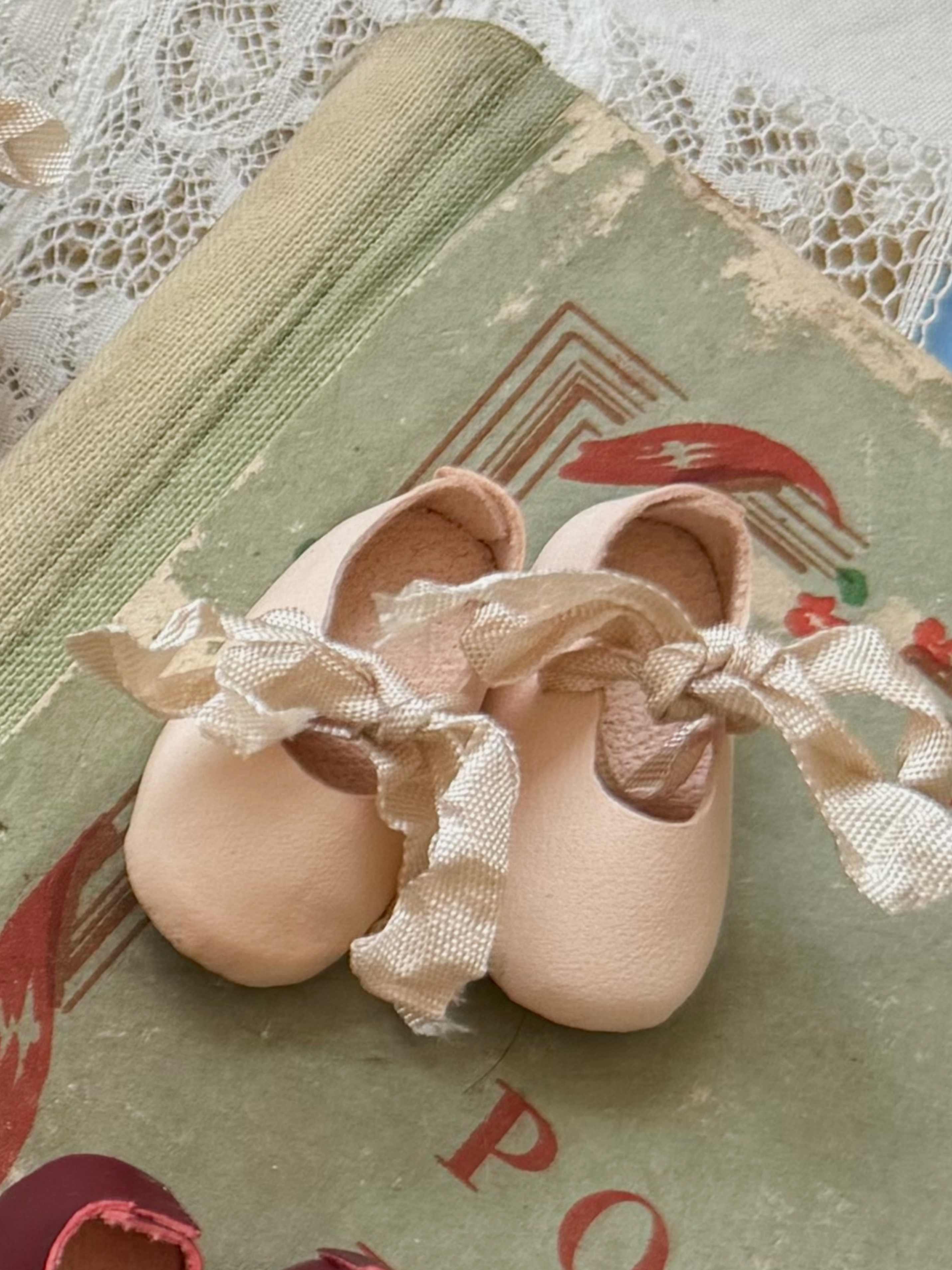 Vintage Leather Blythe Flats - Handmade Doll Shoes - ToastDoll