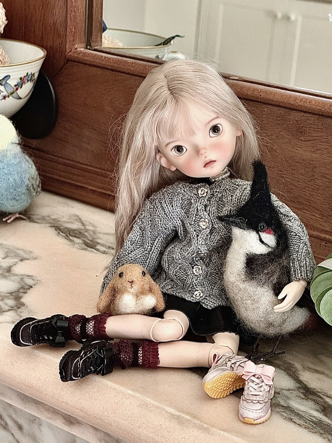 Vibrant Bow Blythe 1/6 BJD Black Sneakers On Doll Display | ToastDoll