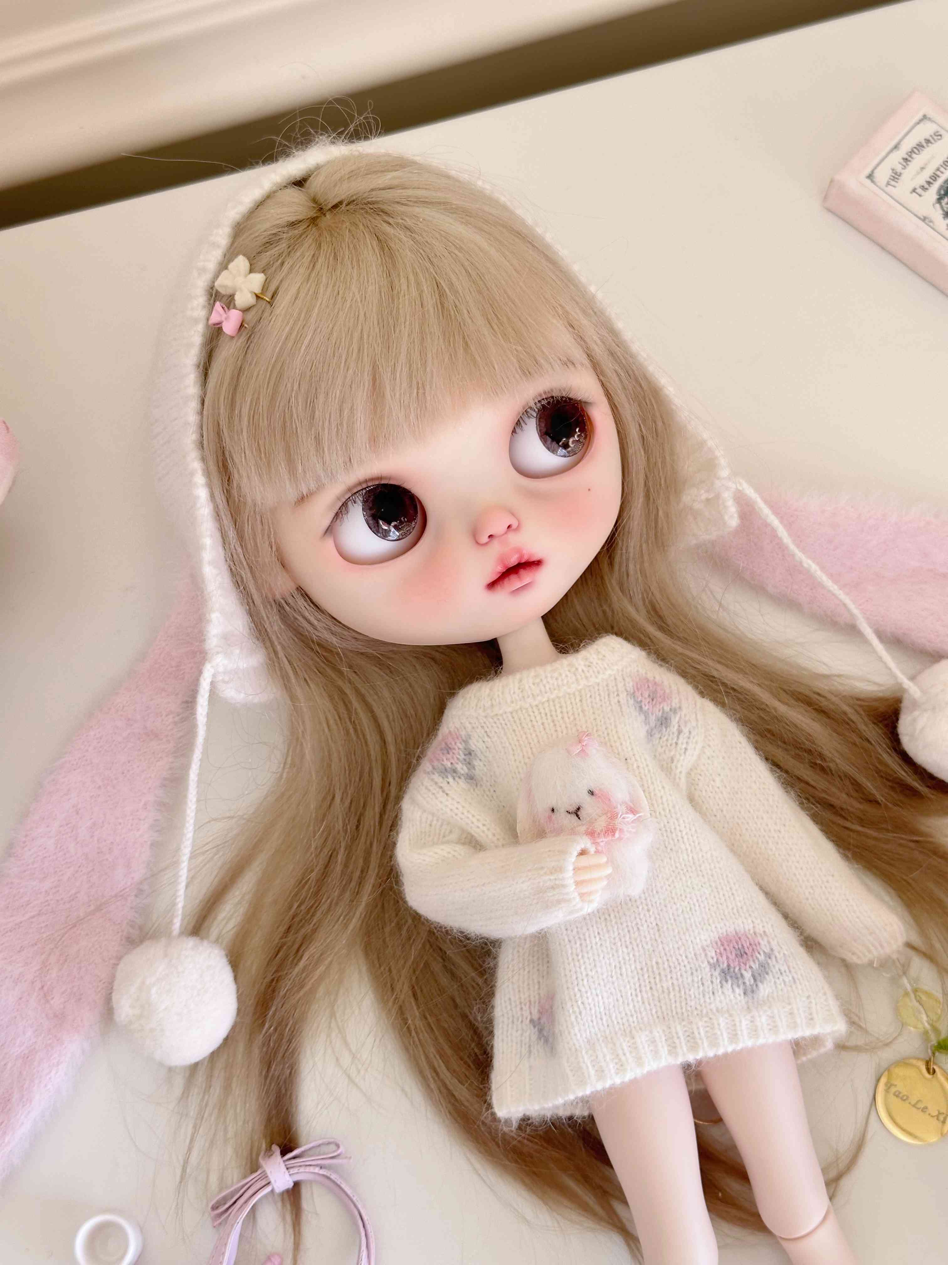 White Little Cutie - Custom Blythe Commission - ToastDoll