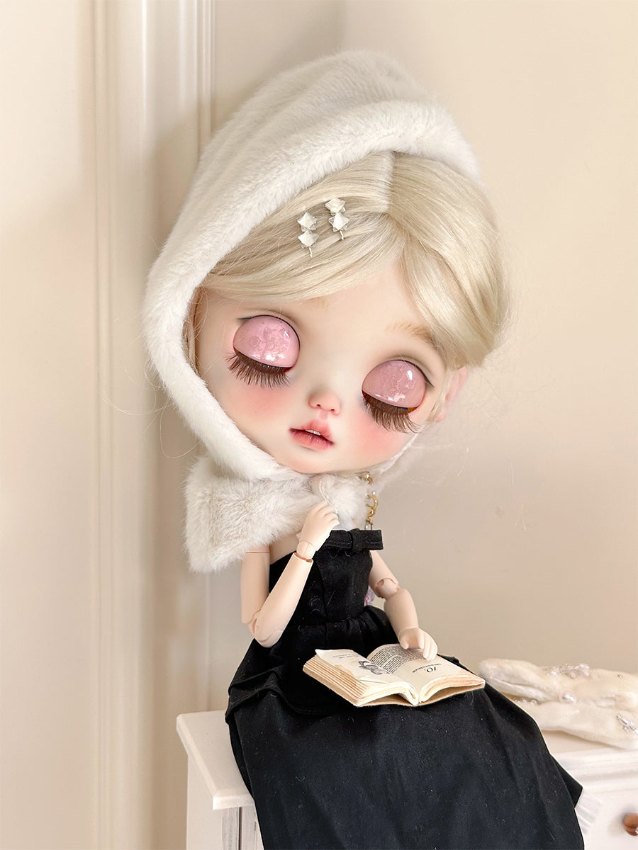 Odette Custom Blythe OOAK  Sitting Pose | ToastDoll