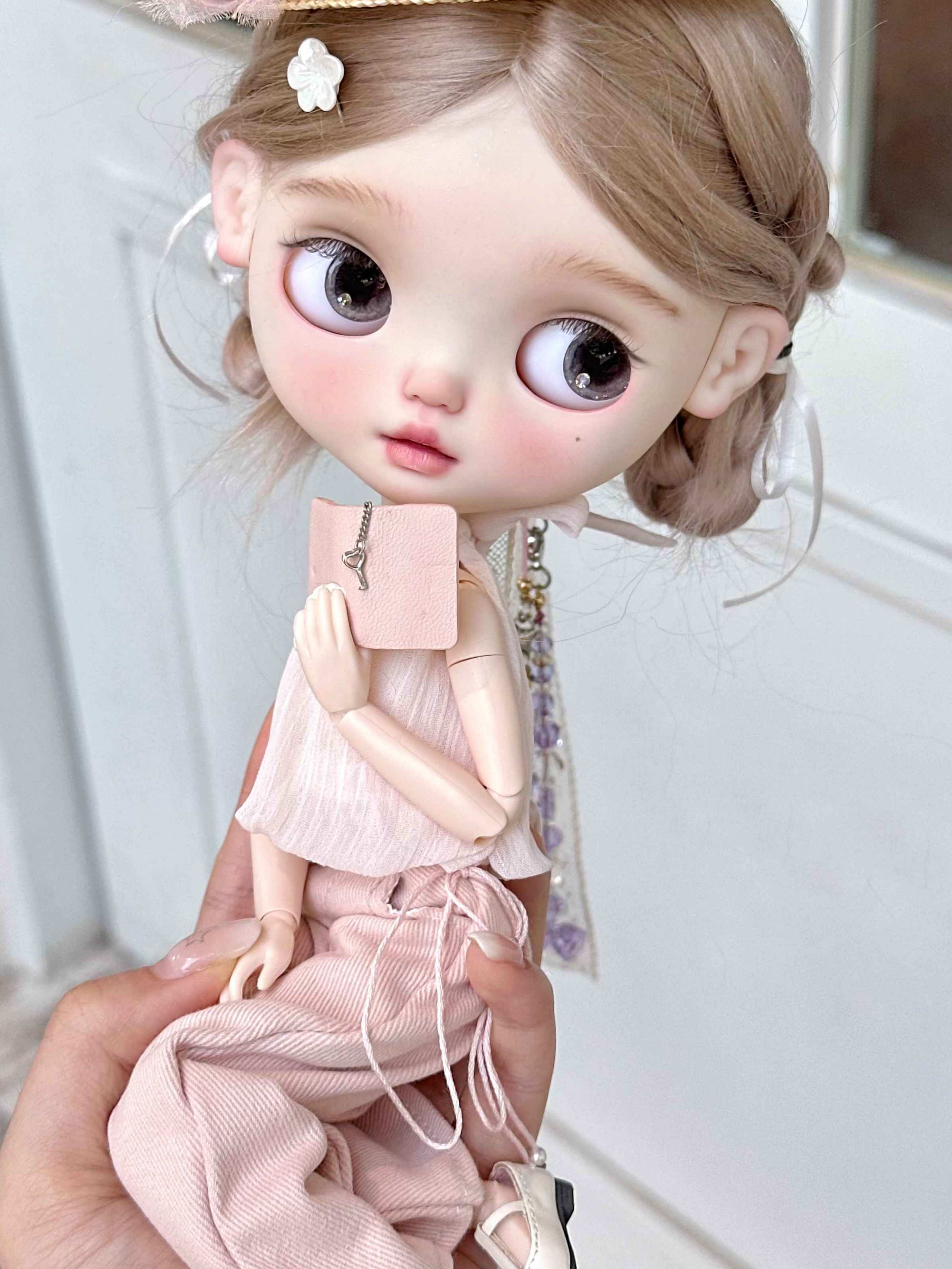 Faye Custom Blythe OOAK Sitting Pose | ToastDoll