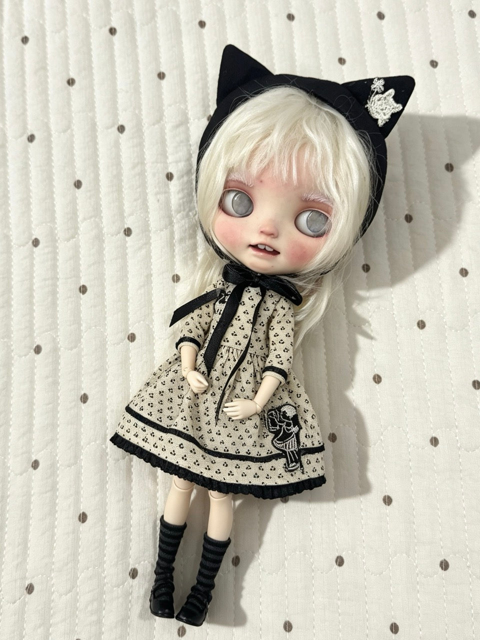 Black Meow Blythe Outfit On Doll Display | ToastDoll