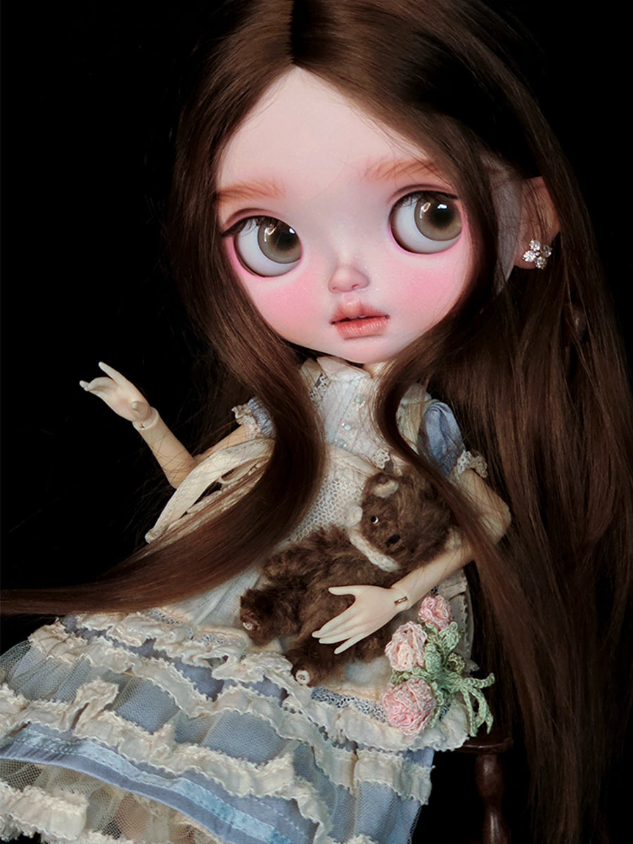 Vanille Custom Blythe OOAK Eyelids Sitting Pose | ToastDoll