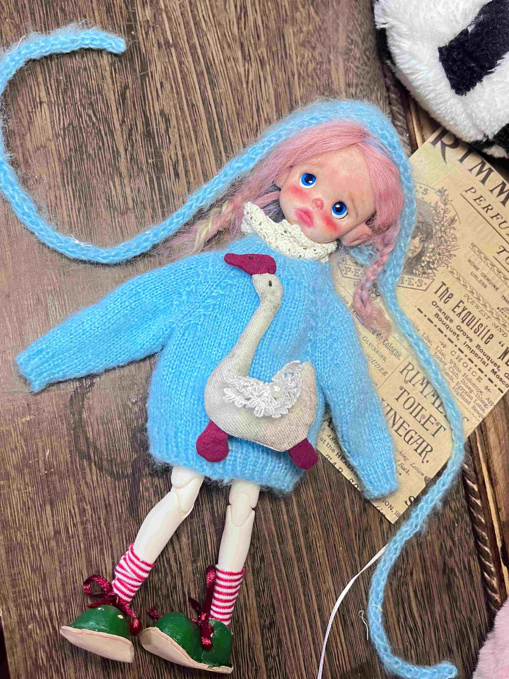 Blue Mohair Swan Blythe BJD Knitwear On Doll Display | ToastDoll