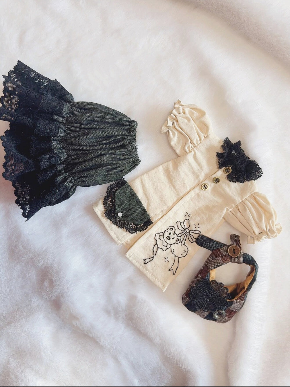 Classic Bear Print Blythe Outfit Flat Lay | ToastDoll