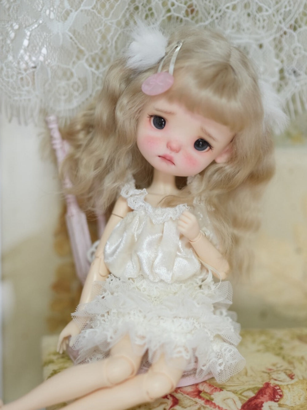 Dreamy Tiered Lace Blythe Outfit Sitting Pose | ToastDoll